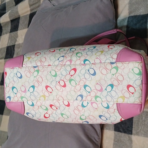 Coach - Picture 4 of 16